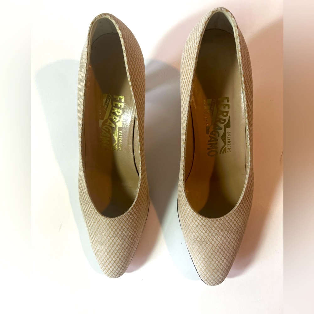 Salvatore Ferragamo Clarissa Pebble Suede Cream Pumps, Size 7B